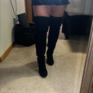 Elegant Black Over-the-Knee Boots